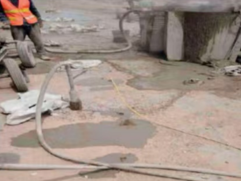 乌审水泥混凝土路面板底注浆技术 路面脱空注浆整治方案